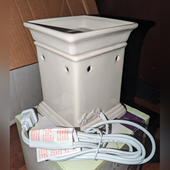 Scentsy Gallery - Cream Warmer with Blue and Silver Dazzle Frame New in Box - Picture 8 of 9